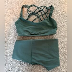 Lululemon like new align pant and free to be wild bra matching set size 4 green